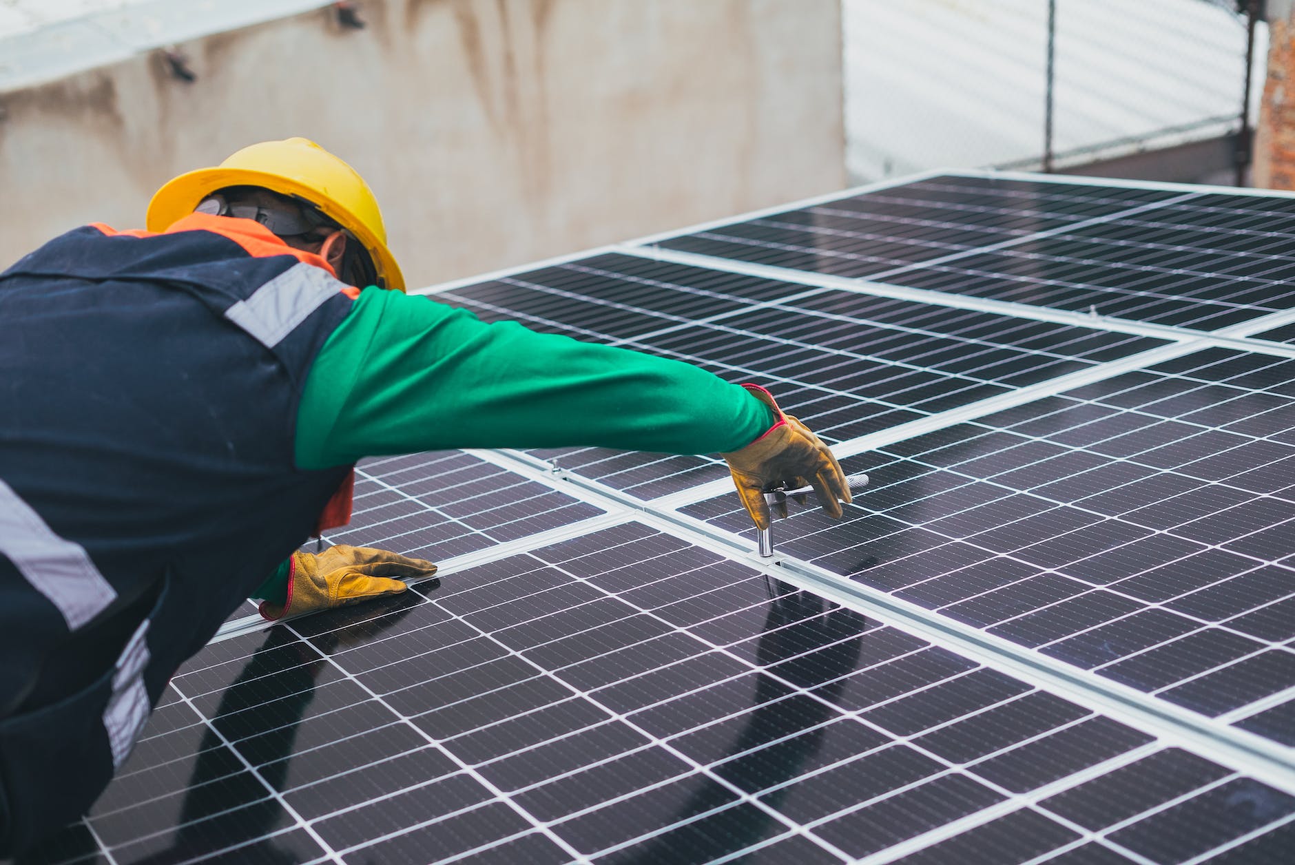 Guide to Cleaning Pollen Off Solar Panels